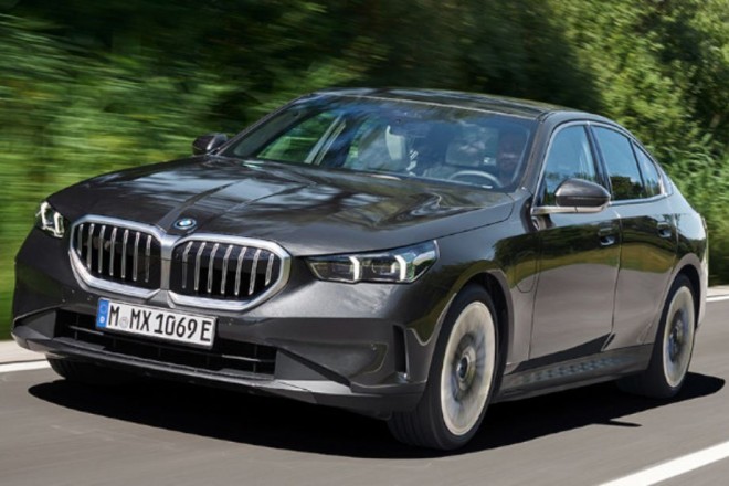 Giá Xe BMW 520i M Sport 2023 Lăn Bánh & Thông Số Kỹ Thuật (T10/2024)