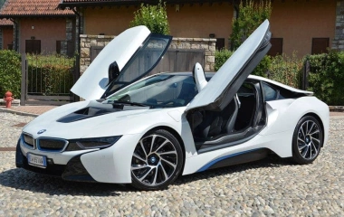 Giá Xe BMW i8 Lăn bánh & Thông Số Kỹ Thuật (Update 9/2025)