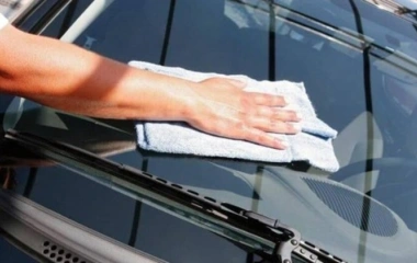 Cách Tẩy Keo Dán Trên Xe Nhanh Chóng Và Hiệu Quả