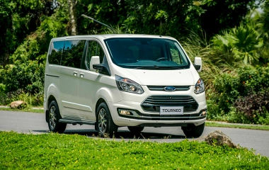 Giá Xe Ford Tourneo Lăn Bánh & Thông Số Kỹ Thuật (Update 6/2024)
