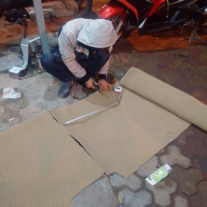 các bước tự cắt thảm lót sàn ô tô đơn giản