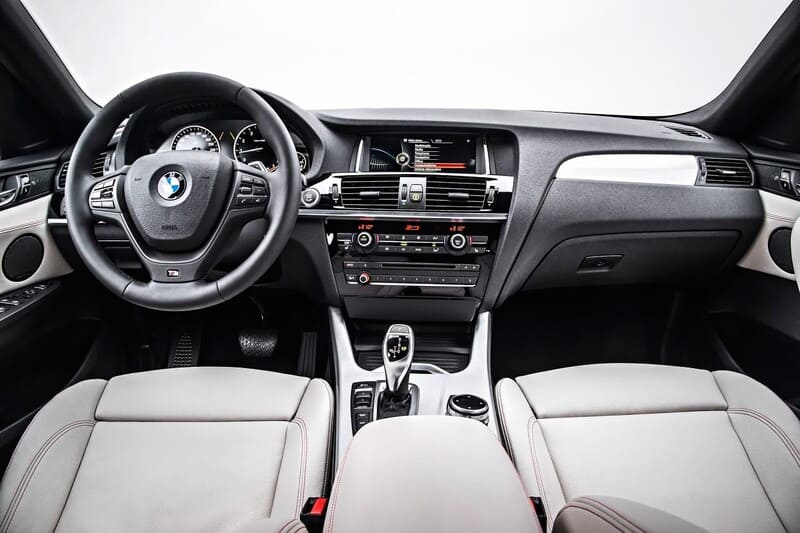 Khoang lái chiếc BMW X4