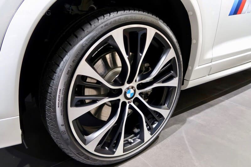 Mâm xe có kích thước 19 inch