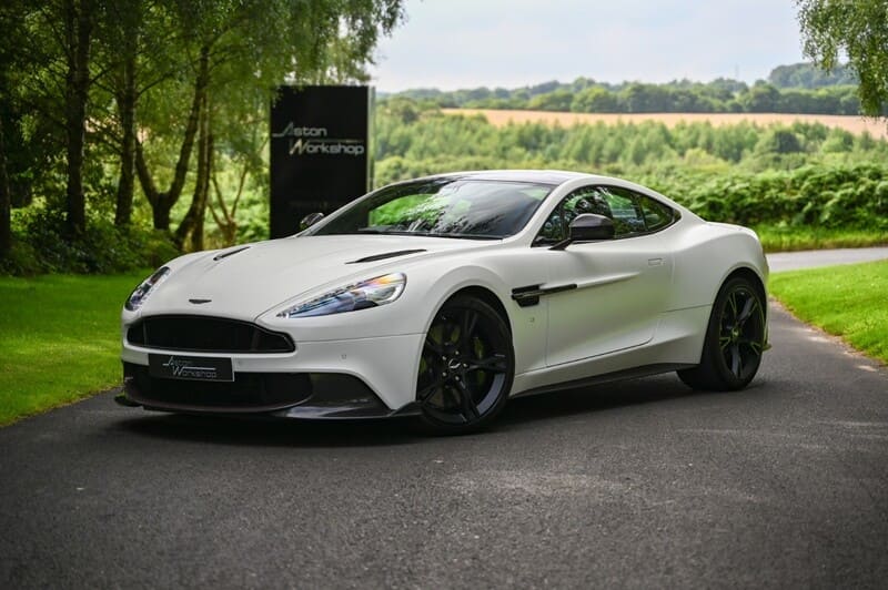  Aston Martin Vanquish với giá bán đắt đỏ