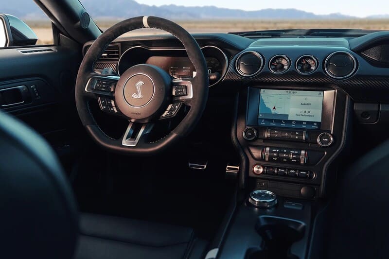 Khoang nội thất ngập tràn tiện nghi của Ford Mustang Shelby GT500