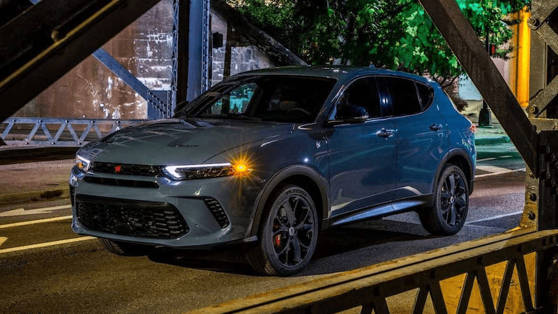 Dodge Hornet 2023 nội bật với hệ thống đèn LED chiếu sáng