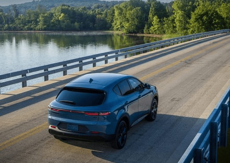 Đuôi xe mang hình dáng của chiếc Porsche Macan