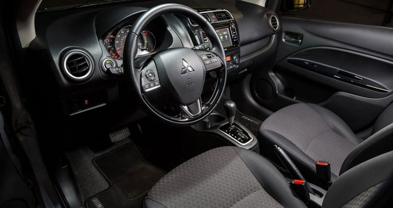 nội thất mitsubishi mirage 2018 khoang lái