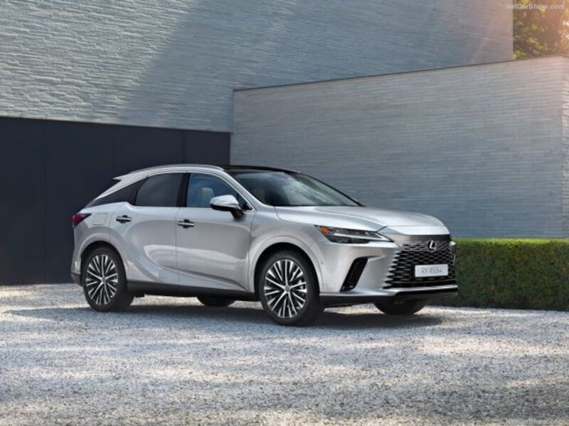 Ngoại thất chiếc Lexus RX450h thanh thoát, táo bạo