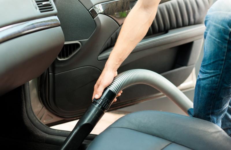 Hướng dẫn vệ sinh thảm lót sàn ô tô đúng cách