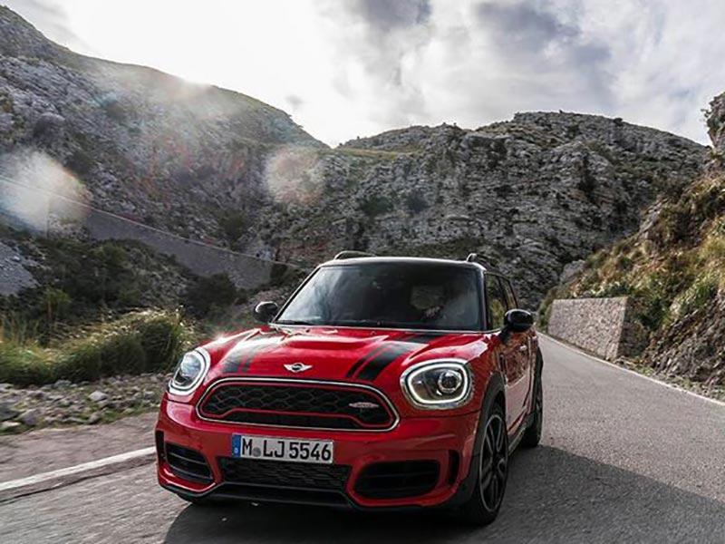 Mini Cooper Countryman JCW vận hành mạnh mẽ