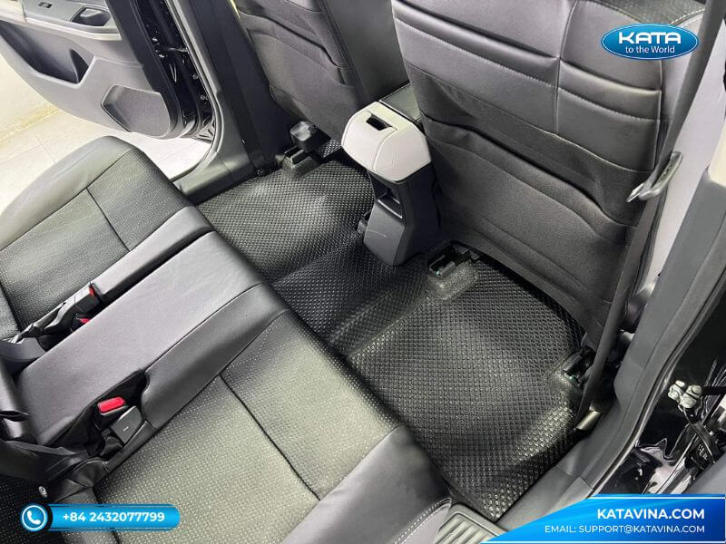 Thảm lót sàn ô tô Toyota Veloz Cross màu đen ghế hàng 2