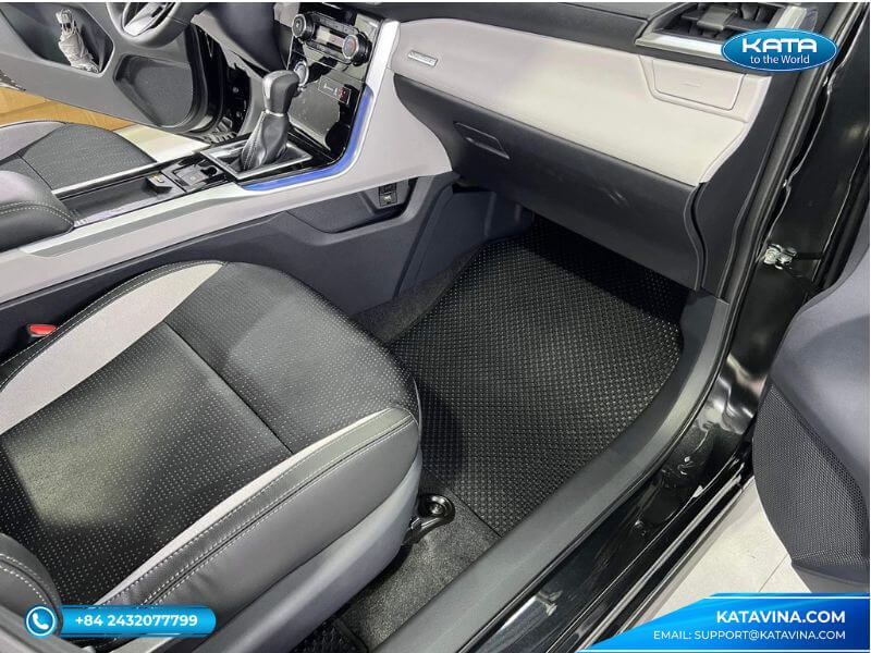 Thảm lót sàn ô tô Toyota Veloz Cross màu đen ghế phụ
