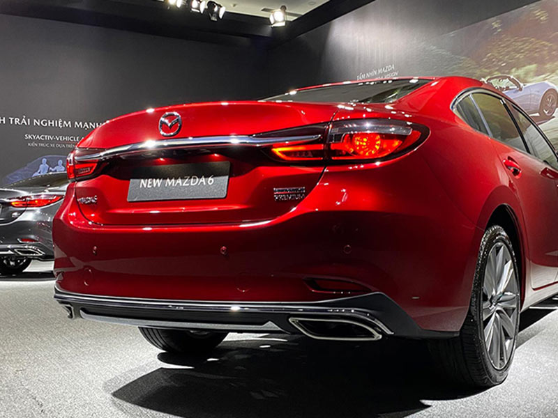 Đuôi xe Mazda 6 2020