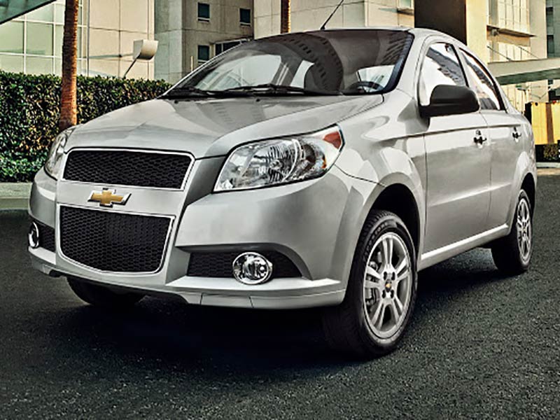 Chevrolet Aveo 2015 đuôi xe và thân xe khác biệt