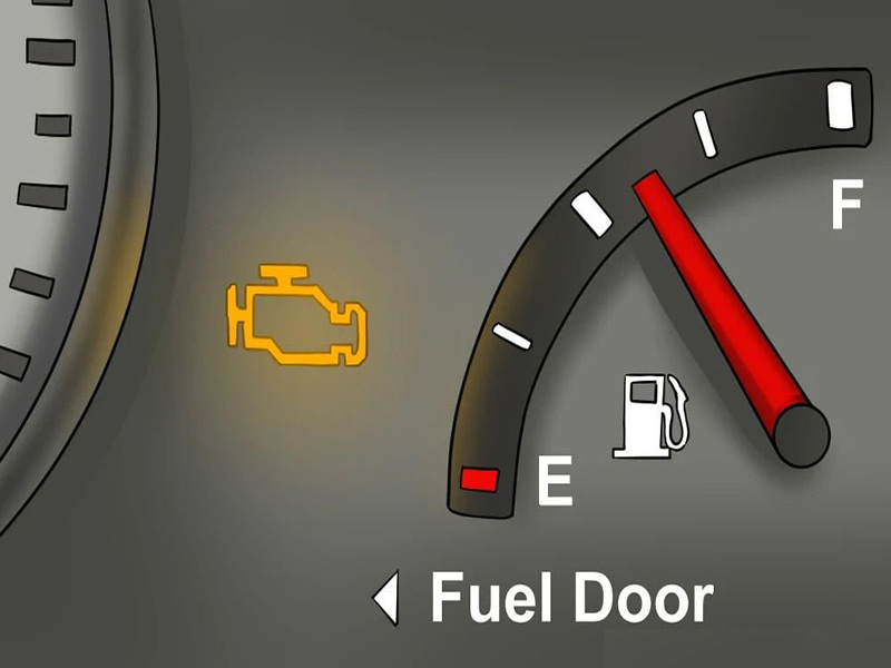 Đèn check engine trên bảng điều khiển của xe