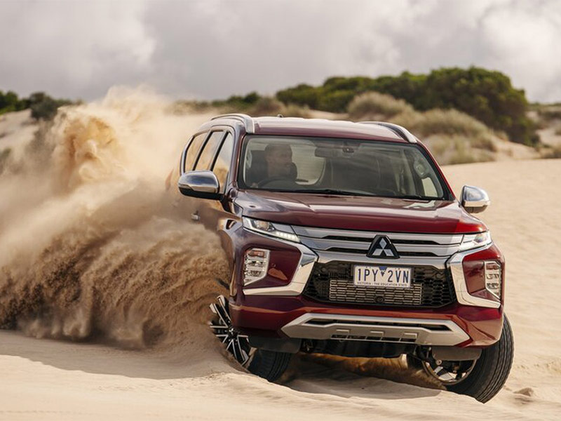 Giá Mitsubishi Pajero Sport 2021