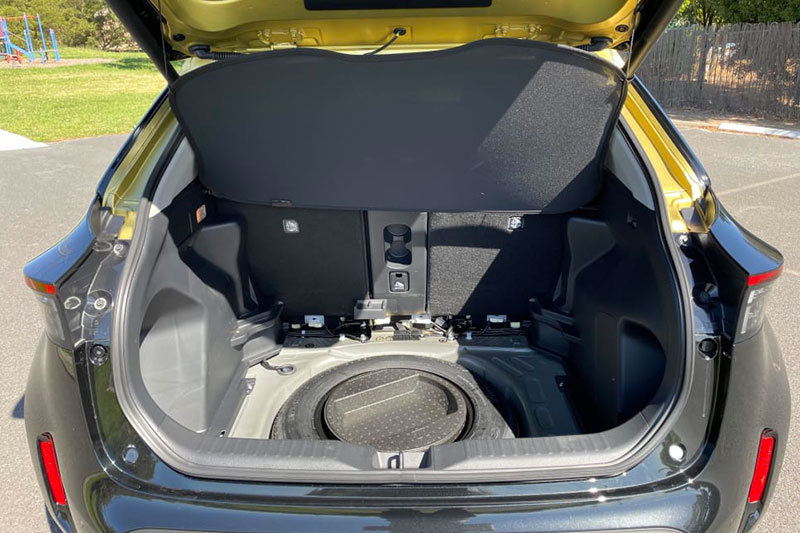 Toyota Yaris Cross 2021 khoang hành lý
