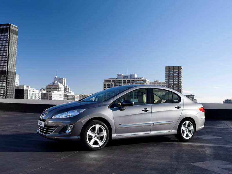 Gầm Peugeot 408 thấp 