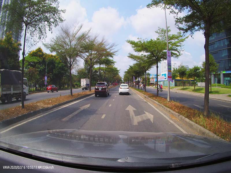 Camera hành trình có định vị trên ô tô ghi lại hình ảnh, tốc độ di chuyển