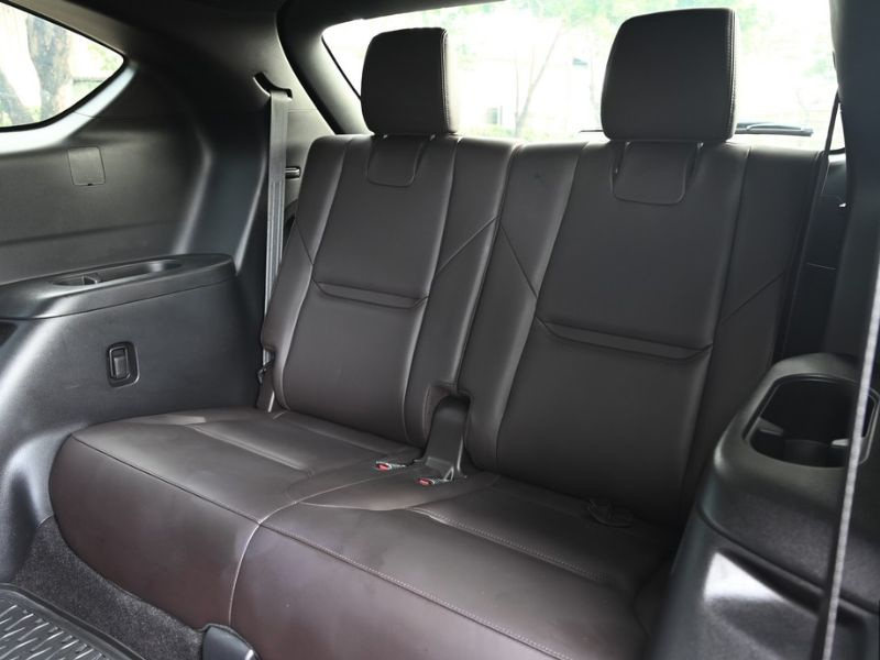 Hàng ghế hai CX-8 Premium AWD bản 6 chỗ bố trí 2 ghế độc lập