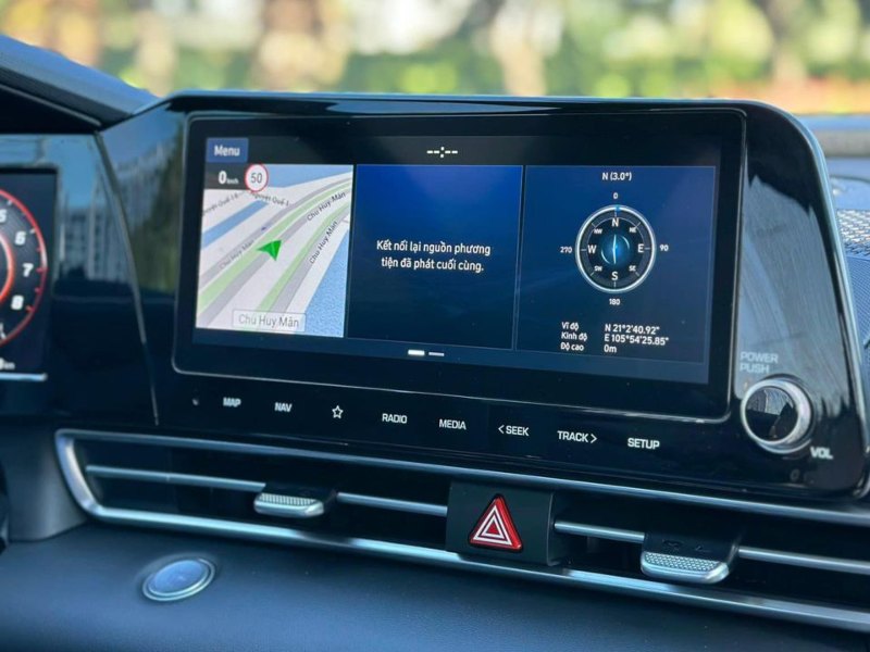 Màn hình giải trí trung tâm trên Hyundai Elantra 2024 được nâng cấp lên đến 10,25 inch
