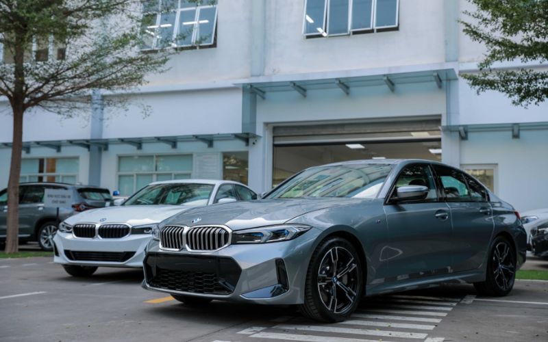 Mức giá niêm yết của BMW 330i từ 1.639 tỷ đồng