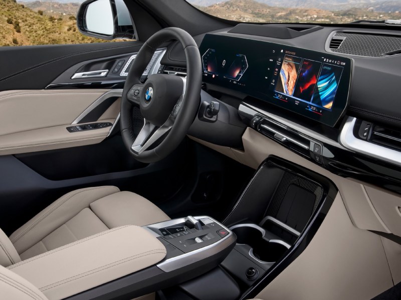 Không gian nội thất xe BMW X1 nâng cấp với nhiều tính năng hiện đại