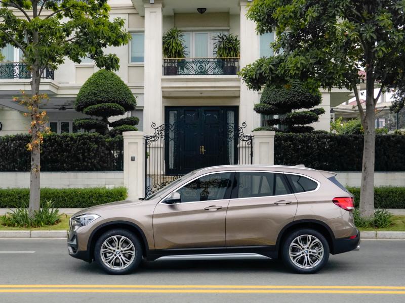 Phần thân BMW X1 toát lên vẻ bề thế và nam tính