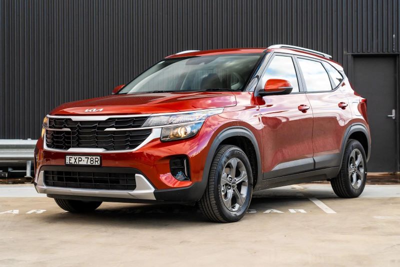 KIA Seltos 2024 màu đen-đỏ bắt mắt