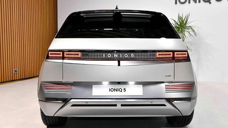 Đuôi xe Hyundai Ioniq 5 2022 có thiết kế đẹp mắt hơn đầu xe