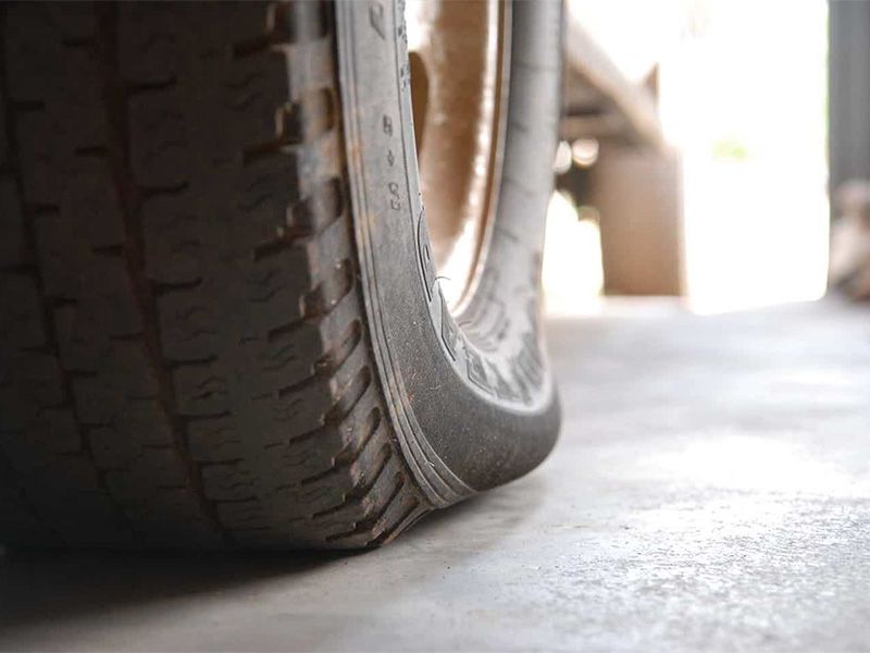 Áp suất lốp thấp làm tăng công suất vận hành khiến xe hao xăng nhiều hơn