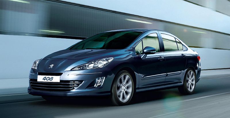 Thanh Crom chạy dọc thân xe tạo nên vẻ sang trọng, cao cấp cho Peugeot 408 2021