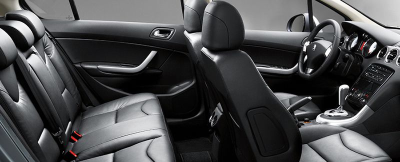 Peugeot 408 2021 sở hữu khoang nội thất rộng rãi, ghế ngồi thoải mái