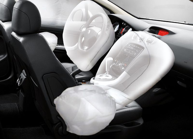 Khả năng vận hành mượt mà, ổn định chính là điểm nhấn của Peugeot 408 2021