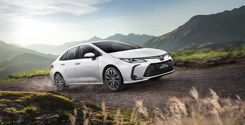 Toyota Corolla Altis 2021 có giá lăn bánh từ 800 triệu đồng trở lên