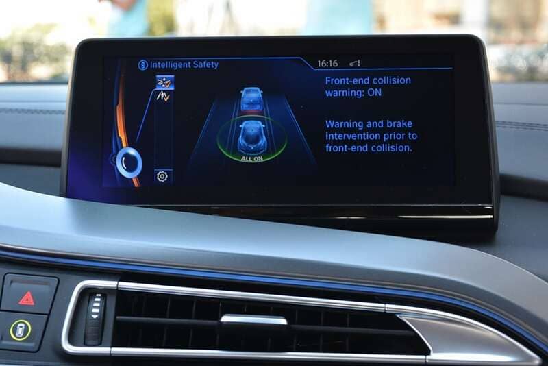 BMW i8 mang lại trải nghiệm lái tuyệt vời