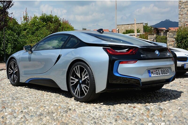 Đuôi xe của chiếc BMW i8 sang trọng