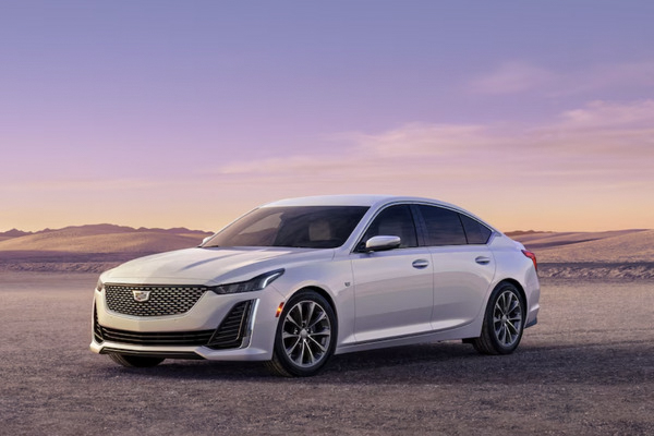 Cadillac CT5 sở hữu động cơ mạnh mẽ cho phép tăng tốc lên 100km/h chỉ trong 3,4 giây