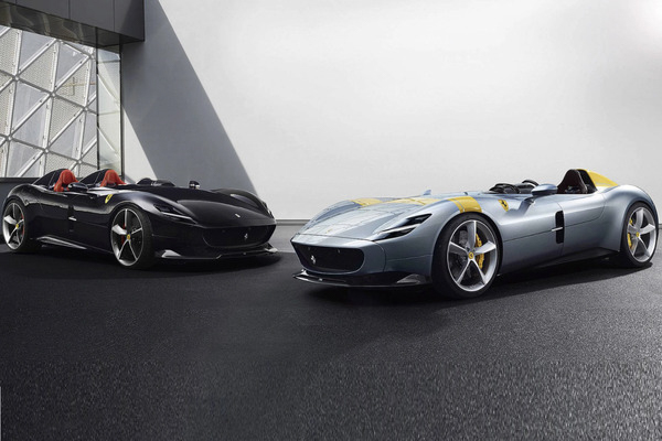 Phong cách thiết kế của xe Speedster đã được đem trở lại trên Monza SP1 và Monza SP2