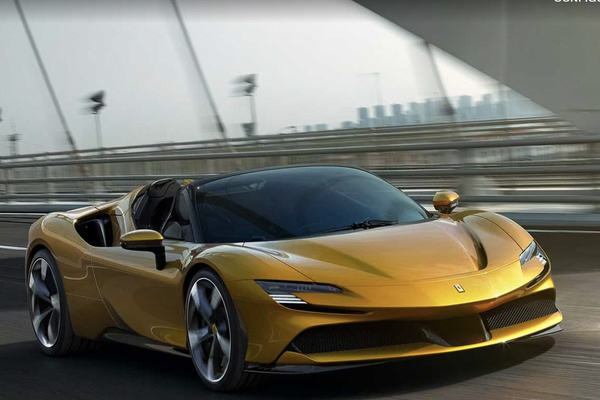 Ferrari SF90 là dòng xe thể thao sử dụng cả động cơ xăng và động cơ điện