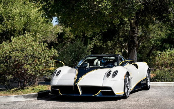 Pagani Huayra Roadster Gyrfalcon