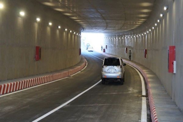 Chia sẻ một số kinh nghiệm khi lái xe ô tô qua hầm đường bộ