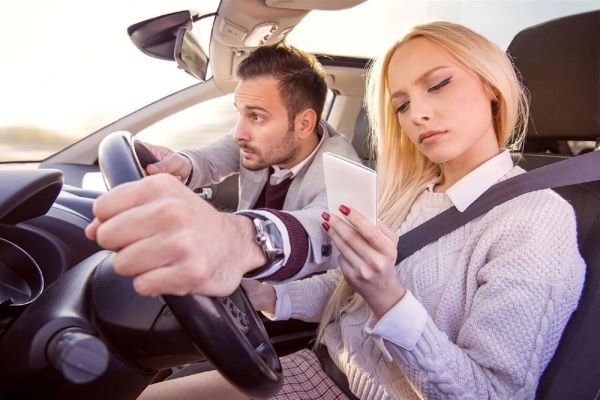 Những yếu tố ảnh hưởng tới phụ nữ khi lái xe